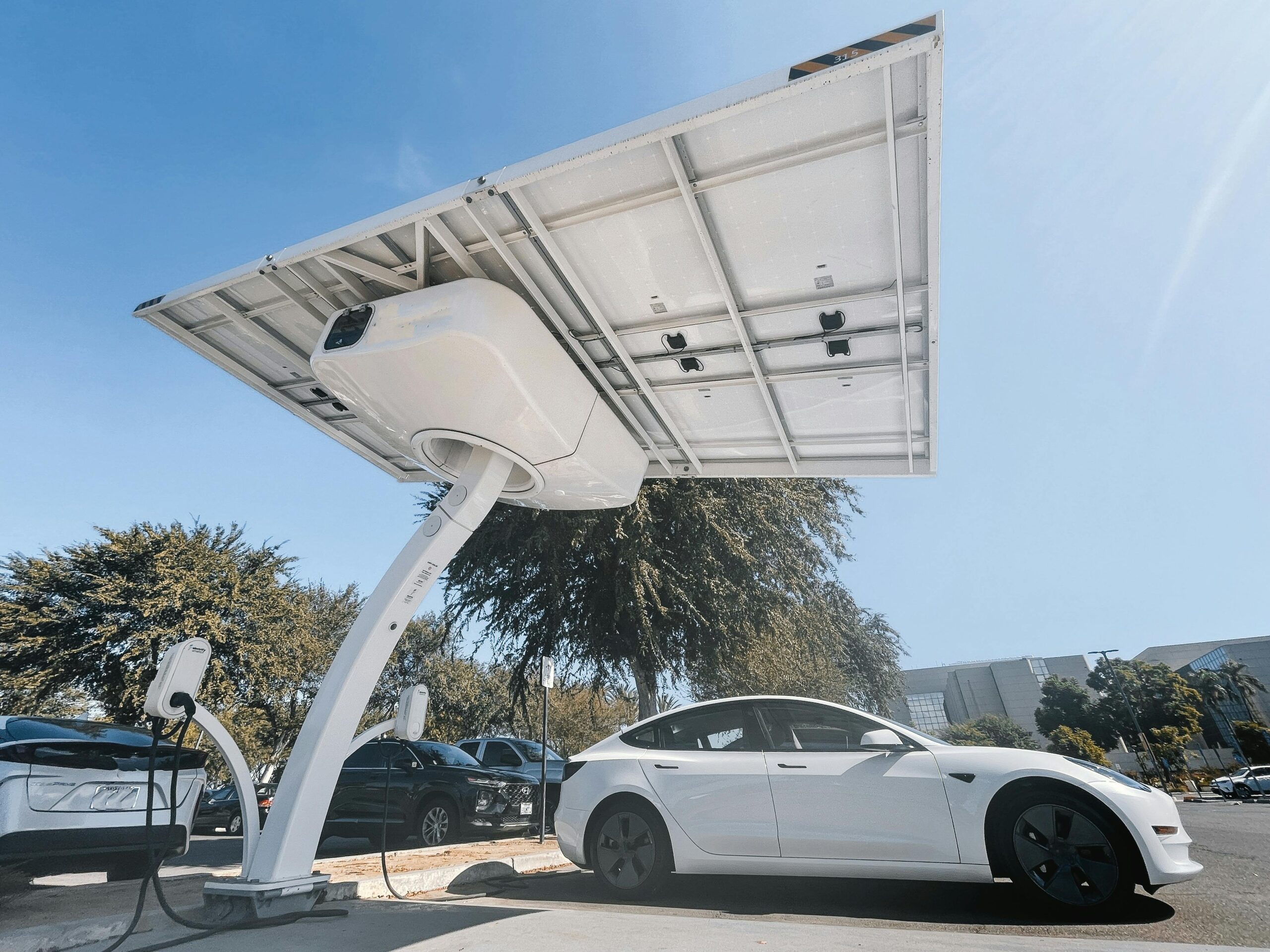 How Solar-Powered Vehicles Are Driving Change in City Mobility